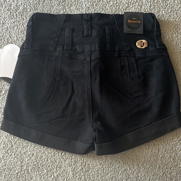 BENAVA BLACK SHORTS - Picture 2 of 3